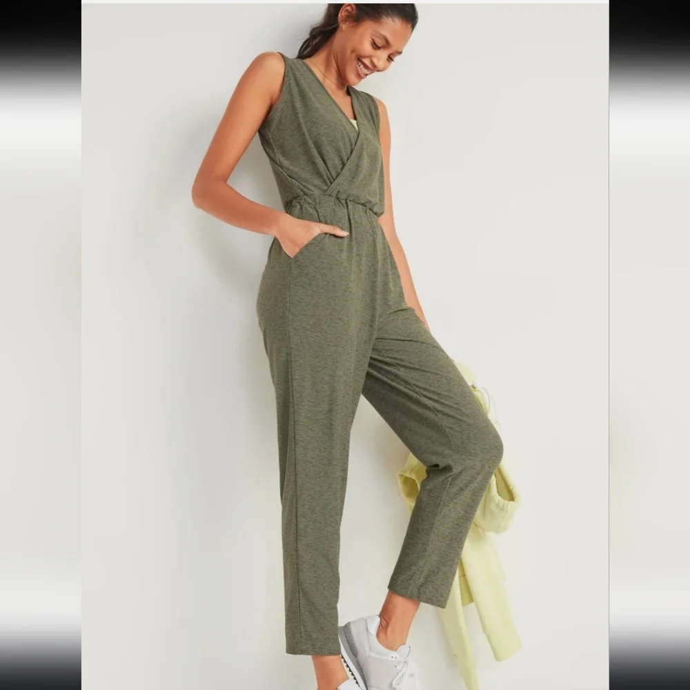 Old Navy Women’s Green Breathe ON Cross-Front Sleeveless Jumpsuit Size L - Picture 2 of 6